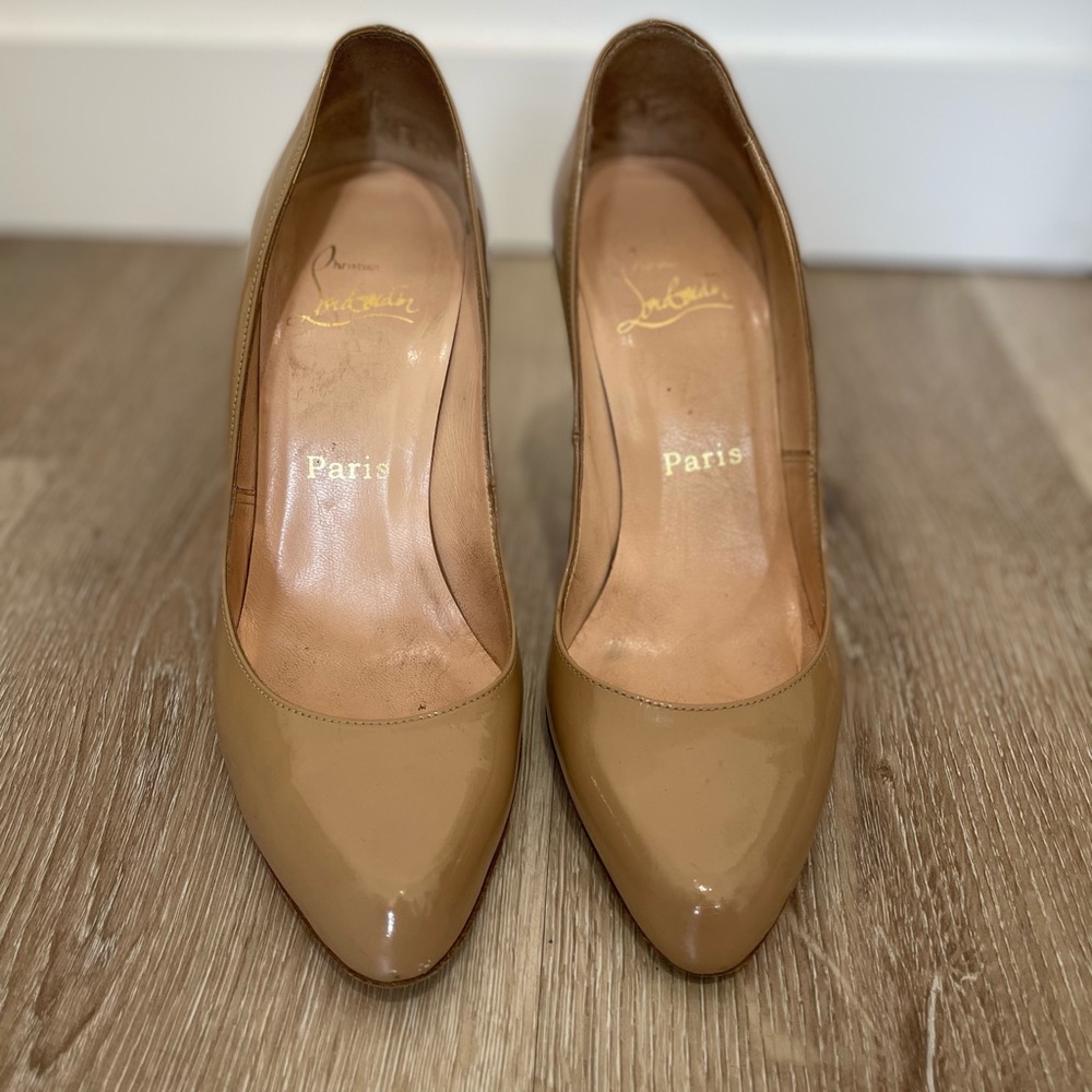 Christian Louboutin Nude Patent Pumps (37.5)